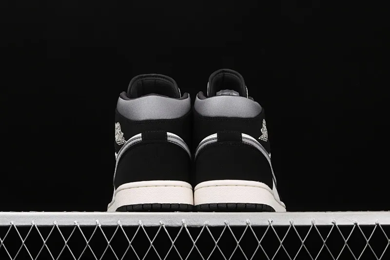 All Categories Air Jordan Jordan Series Basketball Shoes Air Jordan 1 Mid Air Jordan 1 Mid AJ1 Joe 1 Silk Earl Embroidery Thread Hook Mid-top Basketball Shoes 852542-011